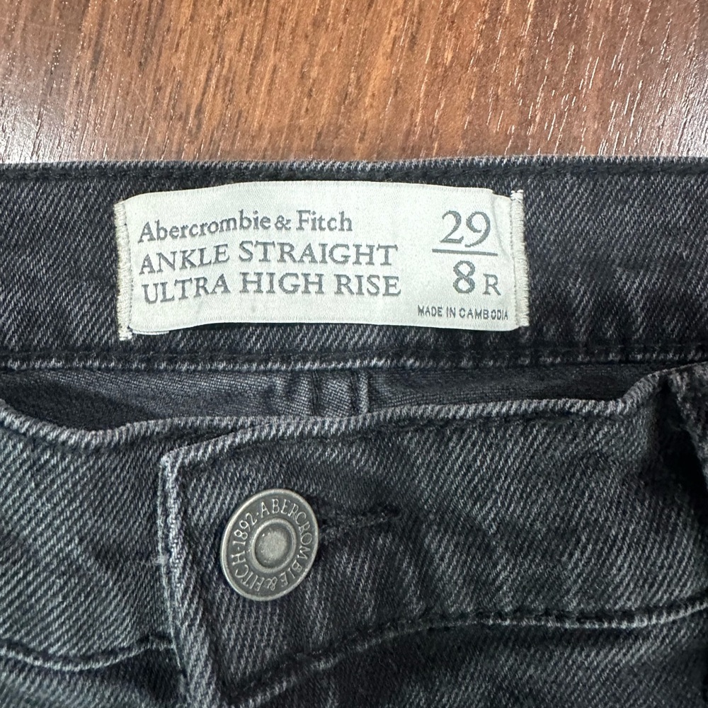 Abercrombie Ultra High Rise Ankle Straight Jeans washed black Sz 8 (29) - Picture 3 of 14